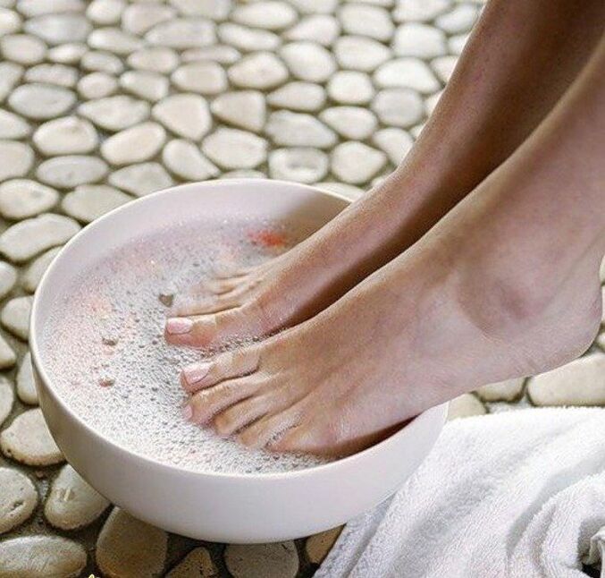 Foot baths against nail fungus