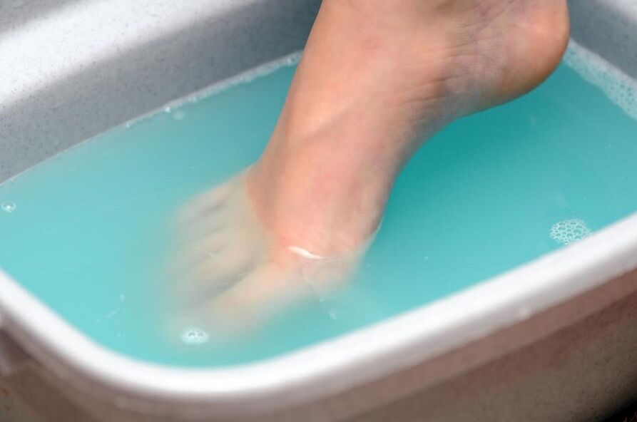 Bath for the treatment of athlete's foot