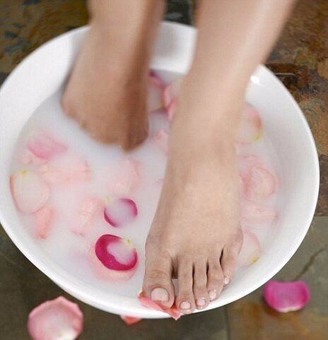 Foot bath against nail fungus